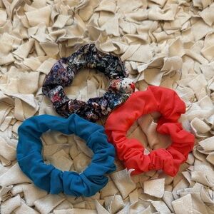 Lululemon Uplifting Scrunchie Set